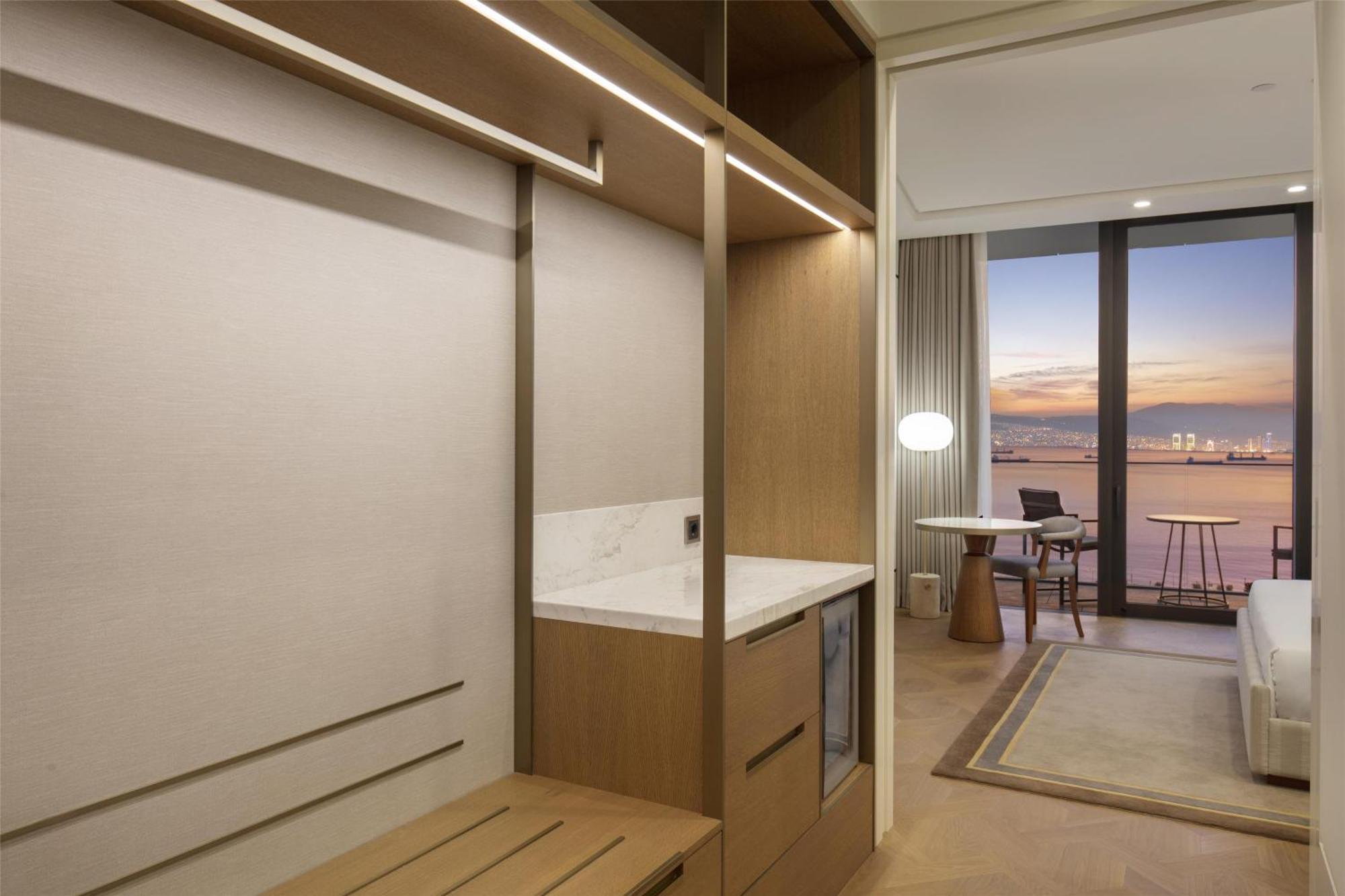 Отель Hyatt Regency Izmir Istinyepark Экстерьер фото